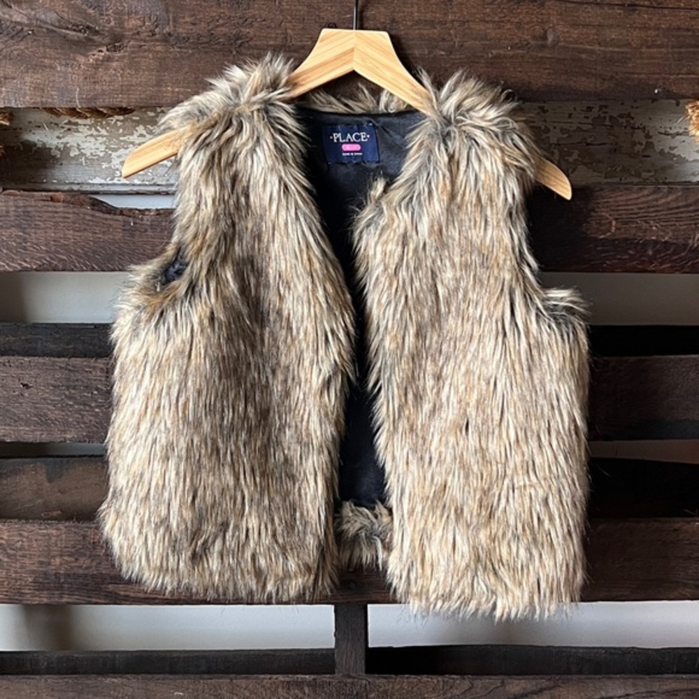 CHILDRENS PLACE Girls Faux Fur Vest XL